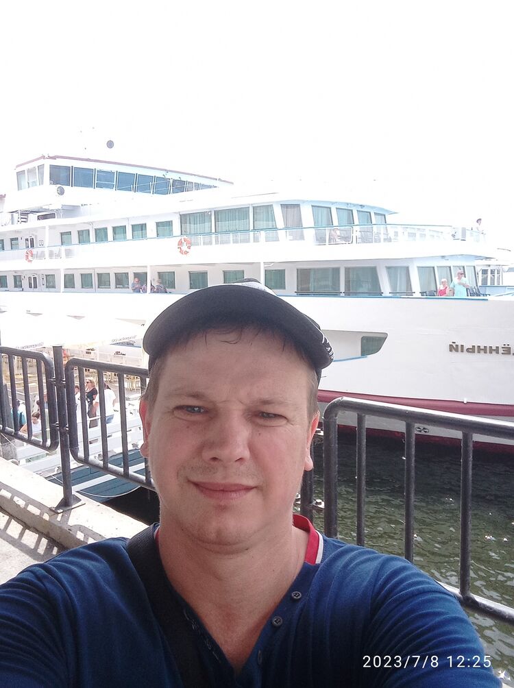  36083705  Vasily, 36 ,    