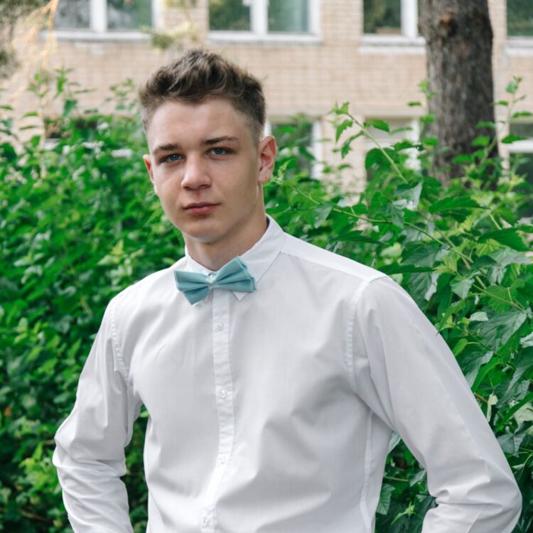  34006375  Viktor, 26 ,    