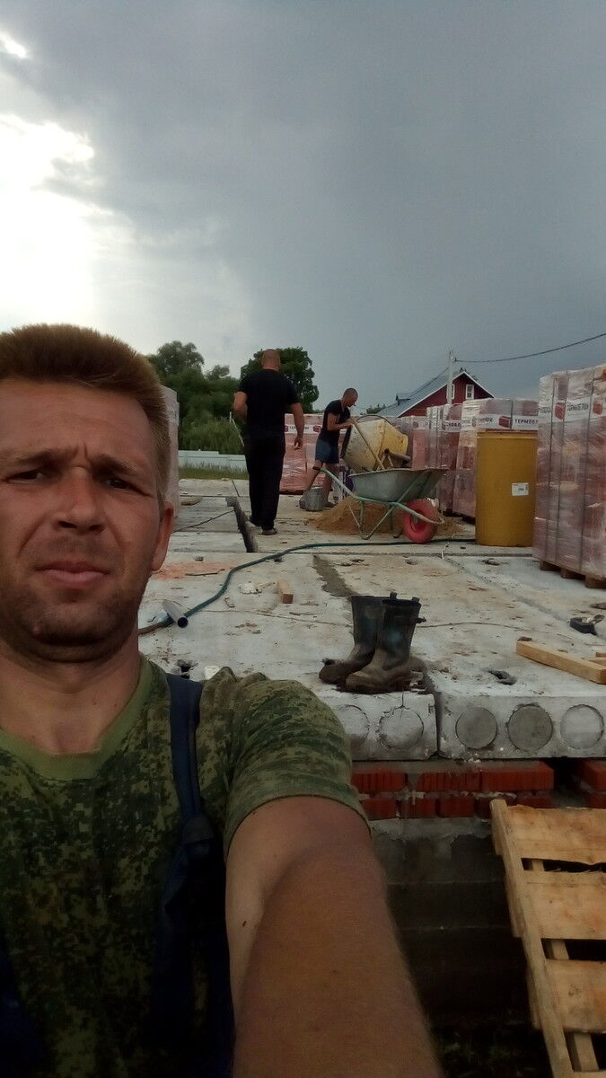  10000845  Nikolai, 44 ,    