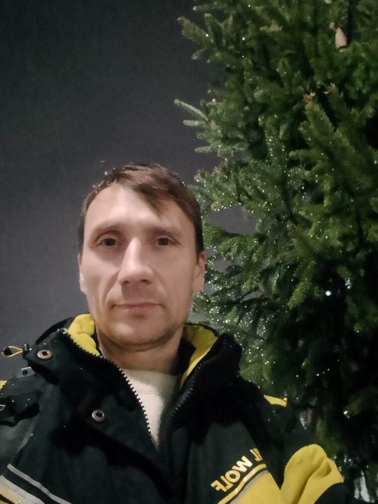  54426765  Ivan, 42 ,    