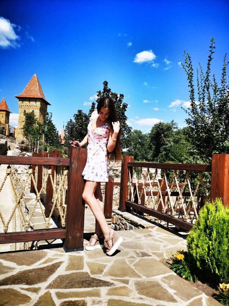  ,   Veronika, 32 ,  