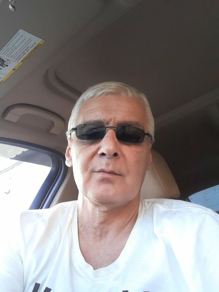  32033745  Artur, 55 ,    --