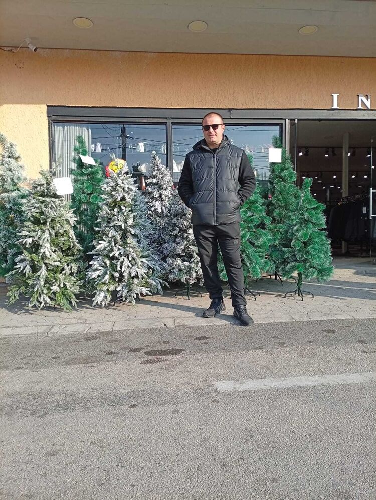  54696015  Dato, 40 ,    