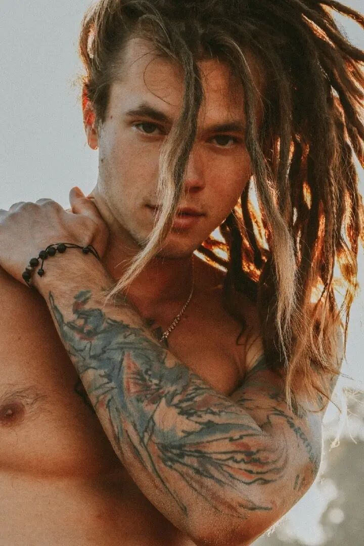  27051095  Alex, 31 ,    