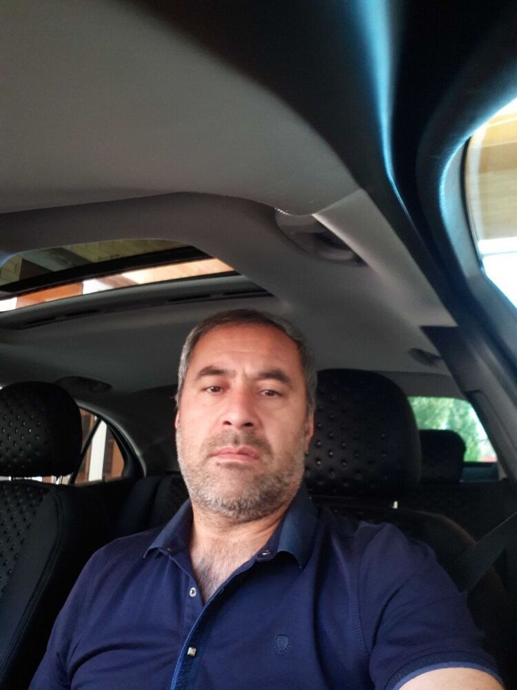  22698395  Gafur, 52 ,    -