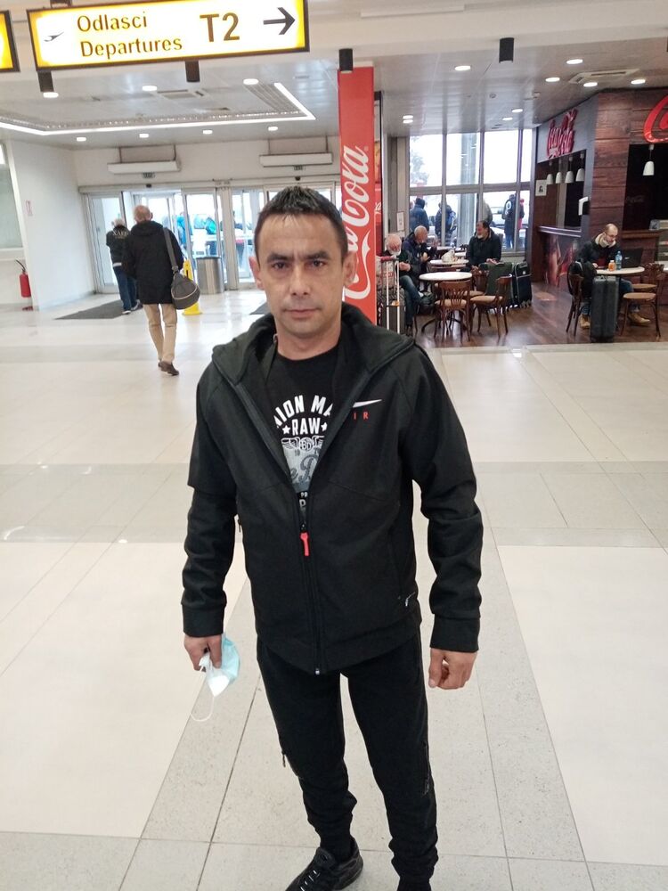  22703315  Djordje, 40 ,    