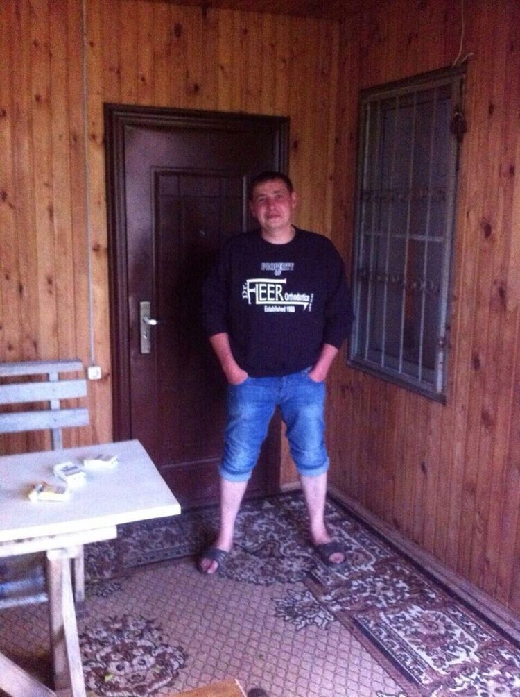  9053285  Anton, 46 ,    