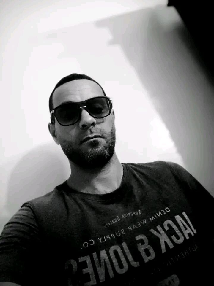  ,   Mehdi, 24 ,   ,   