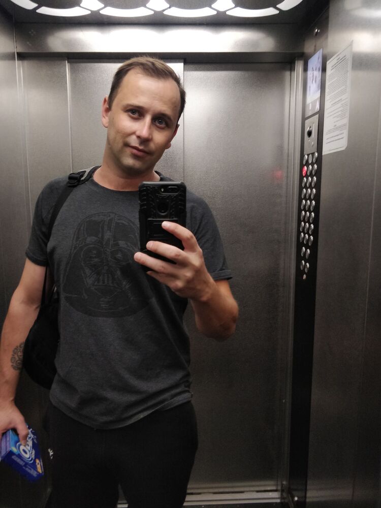  45721545  Ivan, 33 ,    