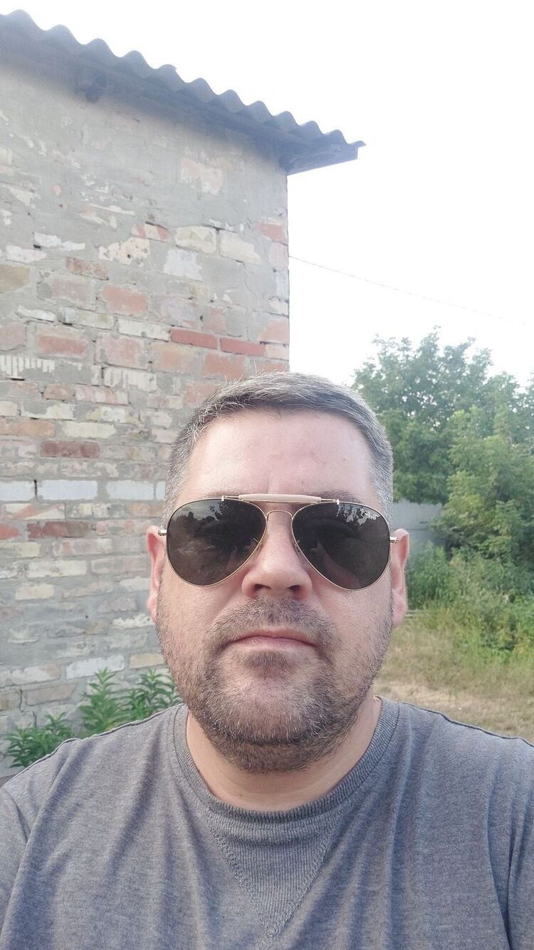  37394195  Armen, 40 ,    