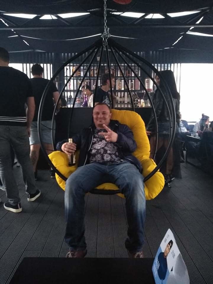  19302995  Stas, 42 ,    -