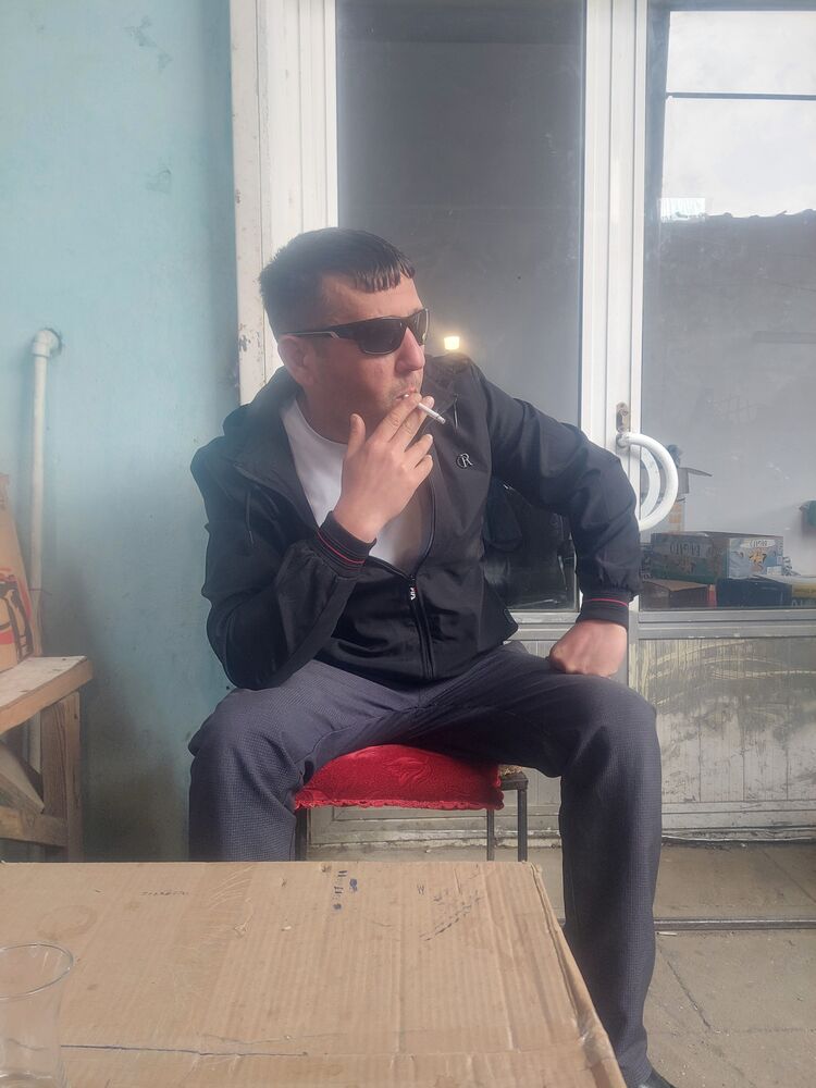  ,   Hamid, 40 ,   ,   