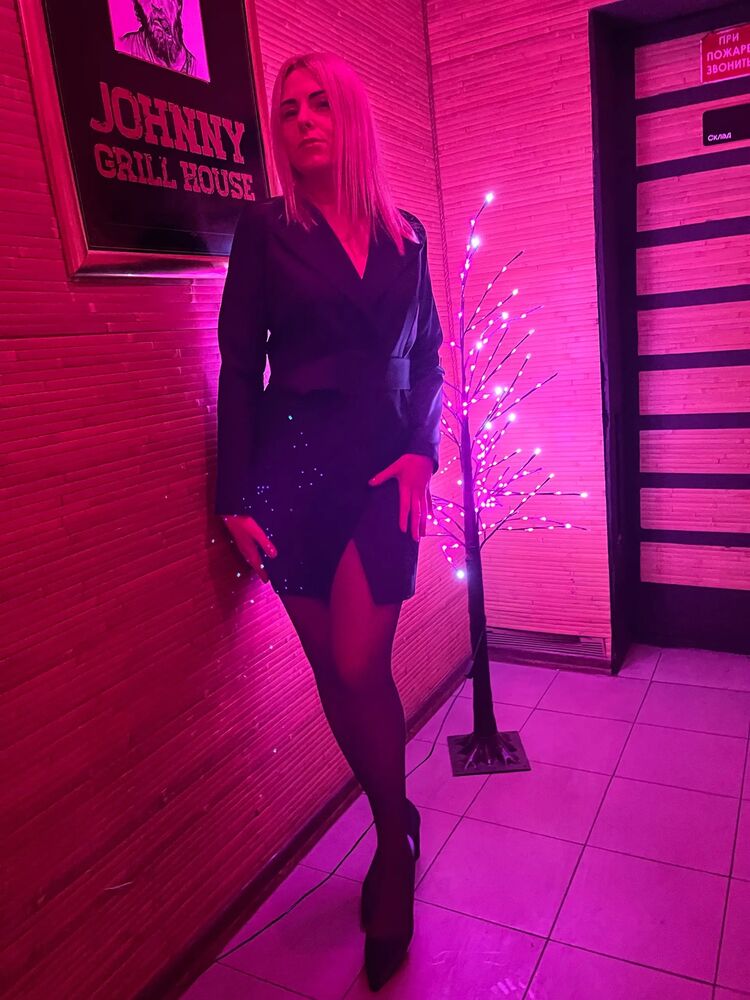  ,   Elena, 34 ,   c 