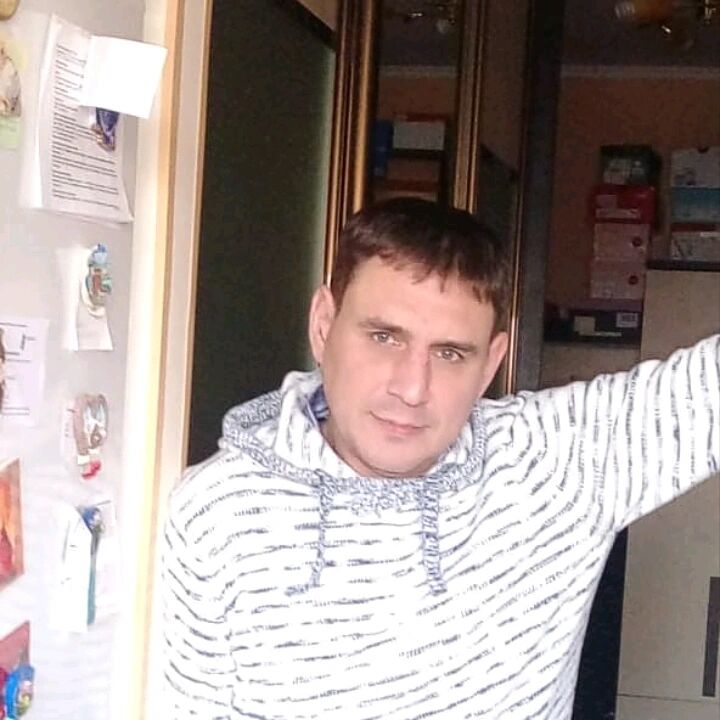  46356615  Roman, 49 ,    -