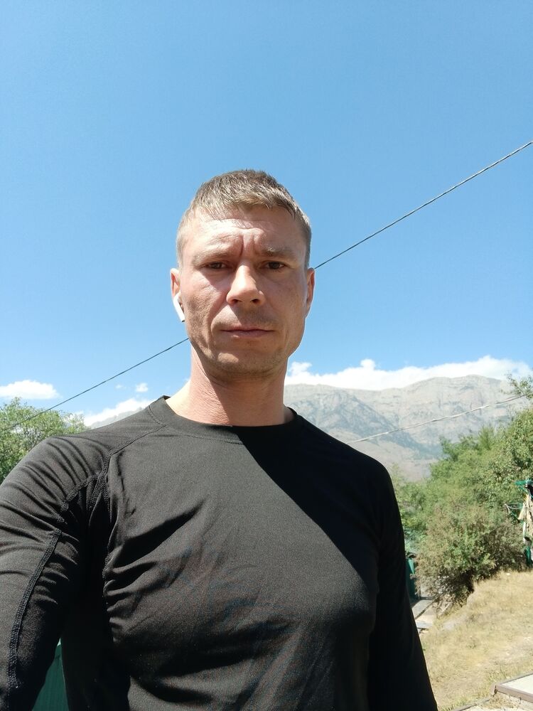  53219245  Andr, 41 ,    