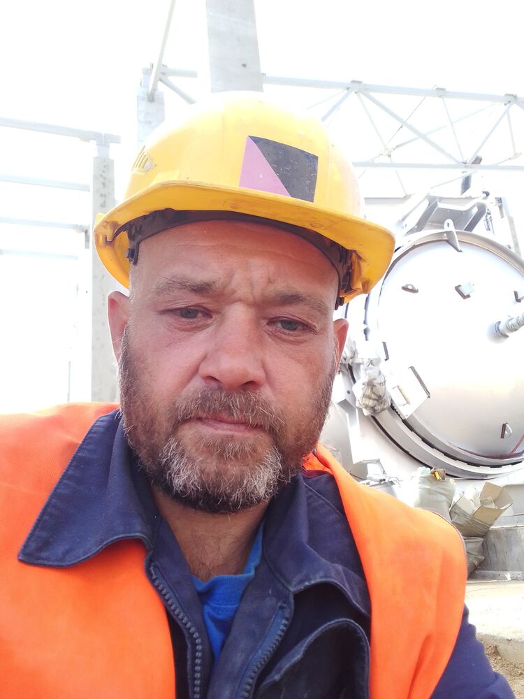  30225595  Valentin, 49 ,    