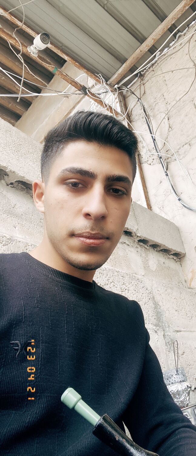  38095315  Karim, 22 ,    Beirut