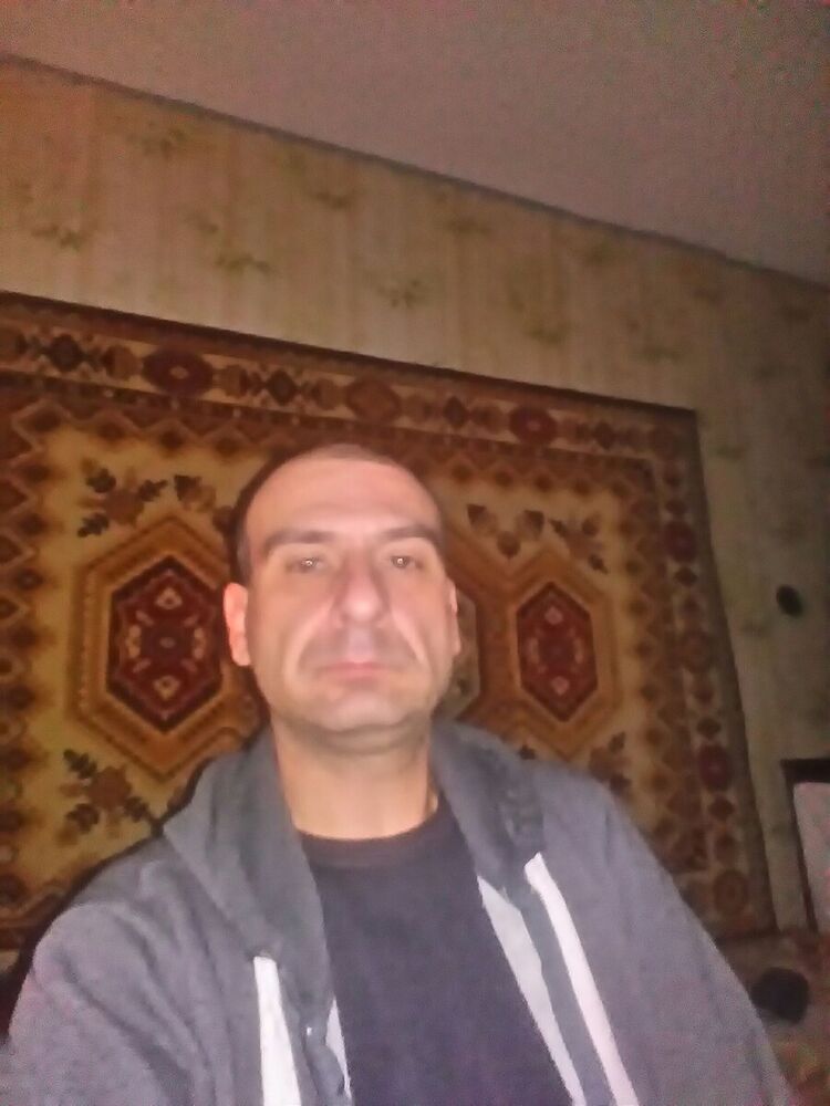  22053835  Den, 46 ,    
