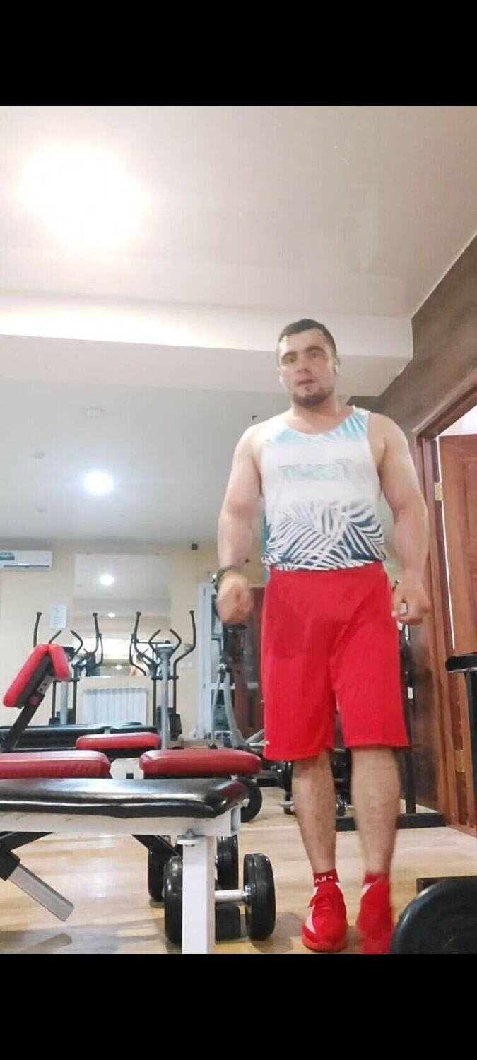  33975125  Ali, 27 ,    