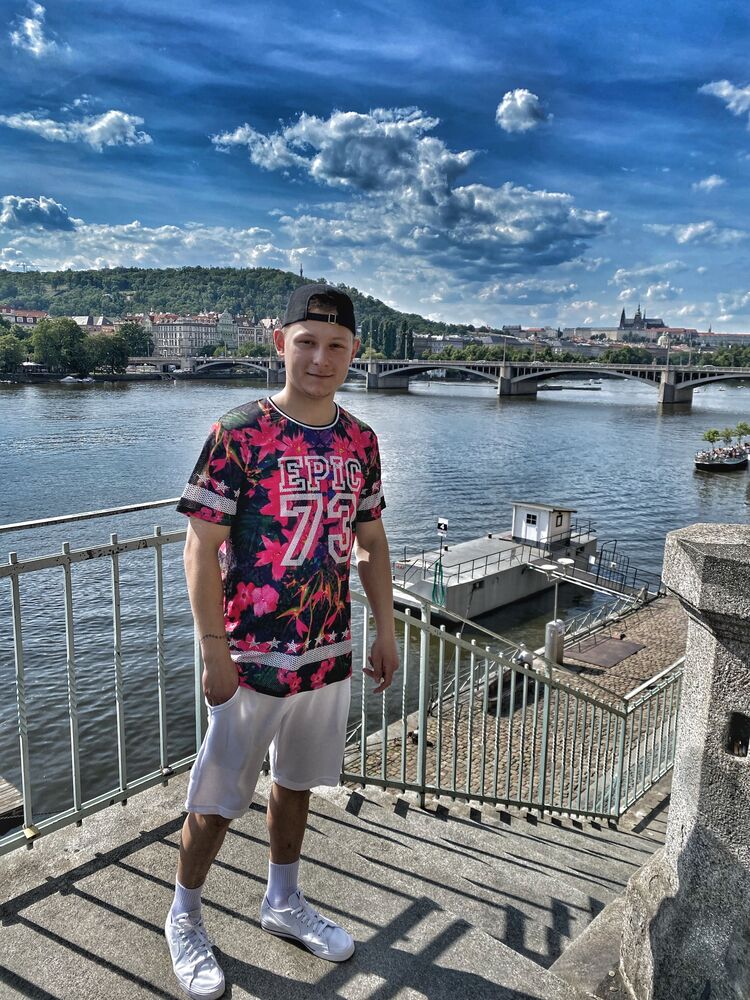  28380275  , 25 ,    Praha