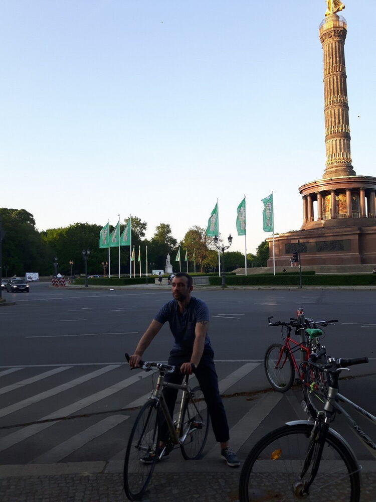  10176455  Alex, 44 ,    