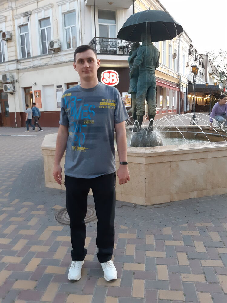  43887985  , 27 ,    