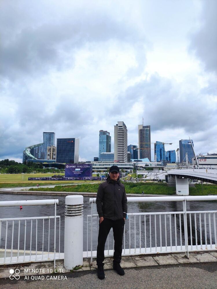  49863775  Usmon, 32 ,    