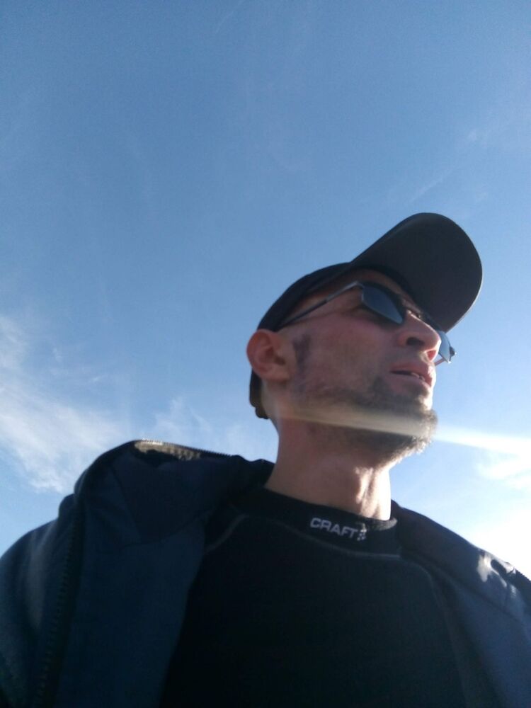  18637325  Damir, 44 ,    