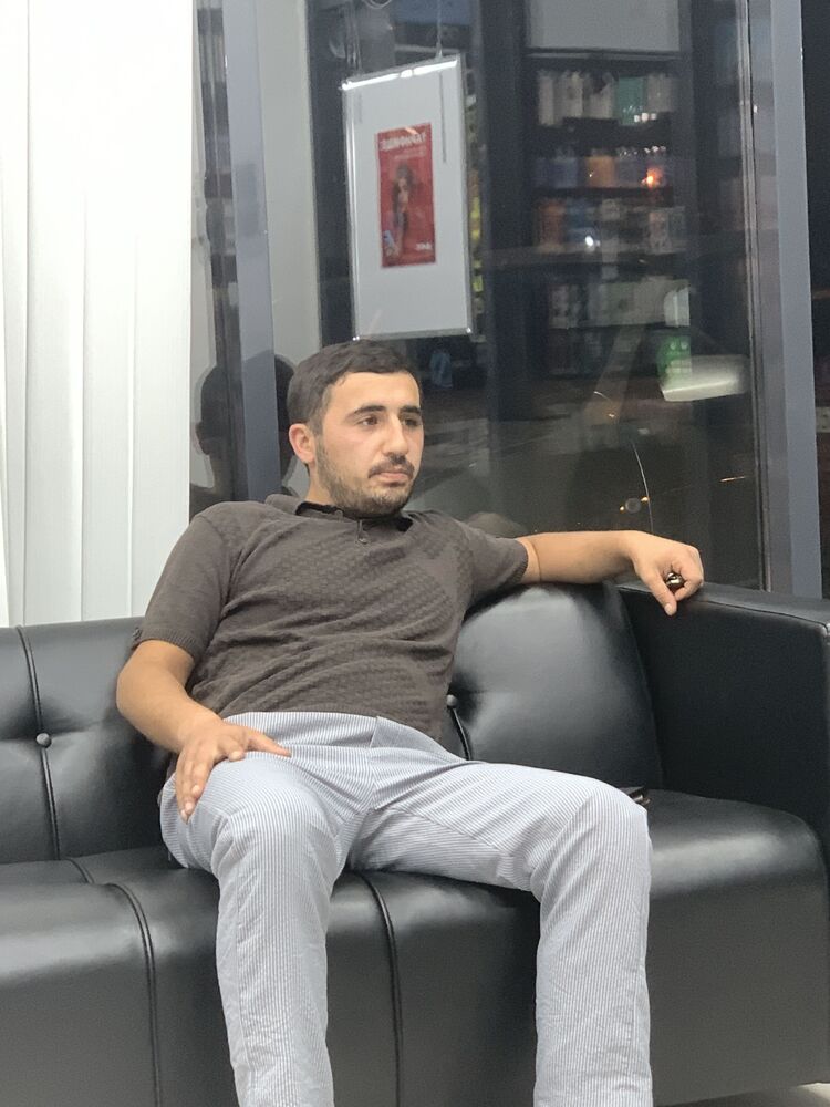  34725725  Vahe, 33 ,    