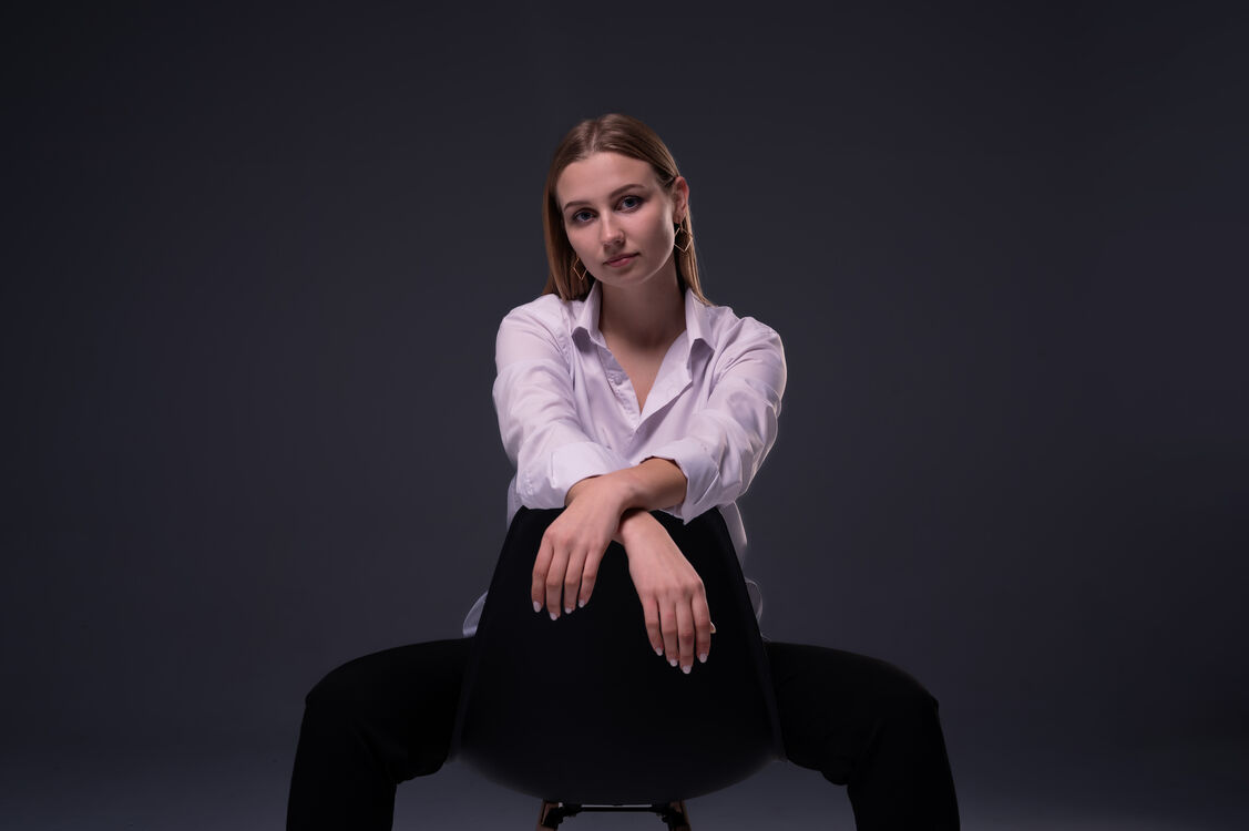 39562405  Polina, 24 ,    