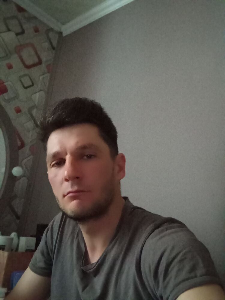  35889415  Denis, 28 ,    