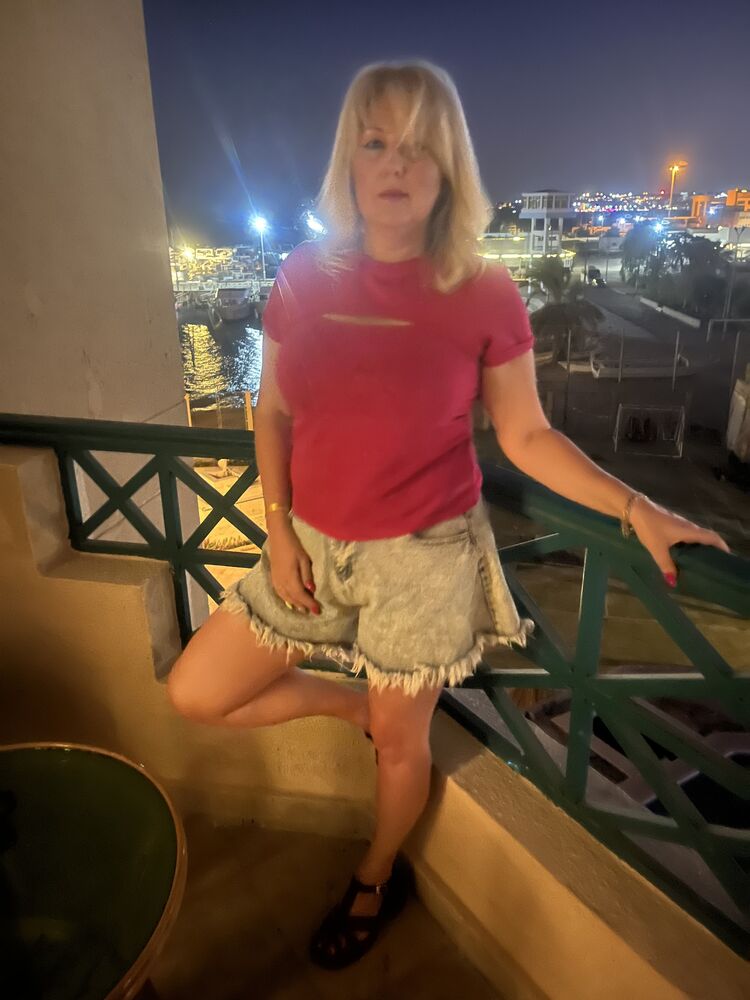  52697315  Anna, 48 ,    