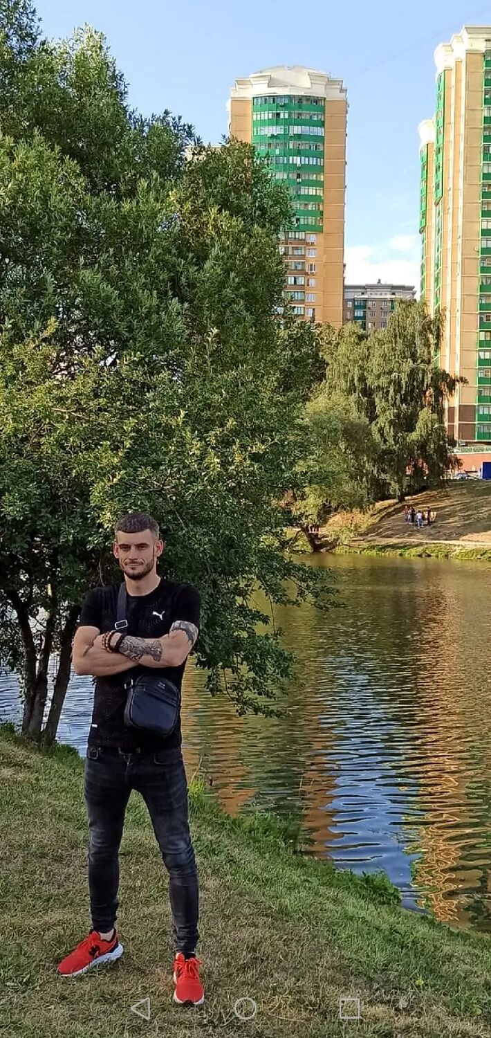  41785995  Artem, 35 ,    
