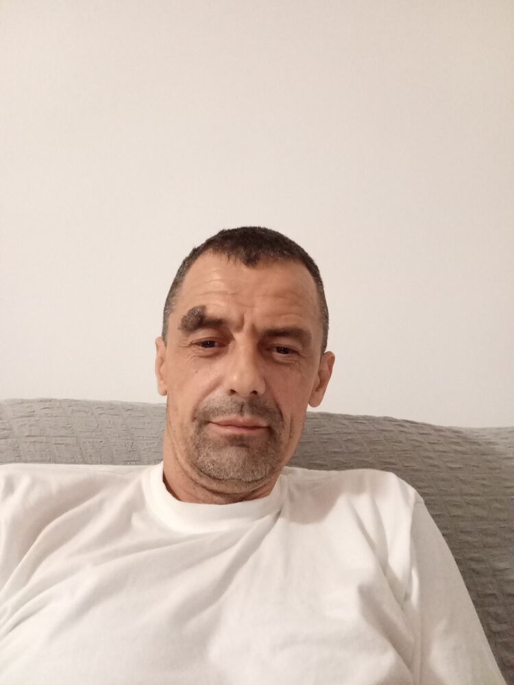  52810735  Bombik, 46 ,    