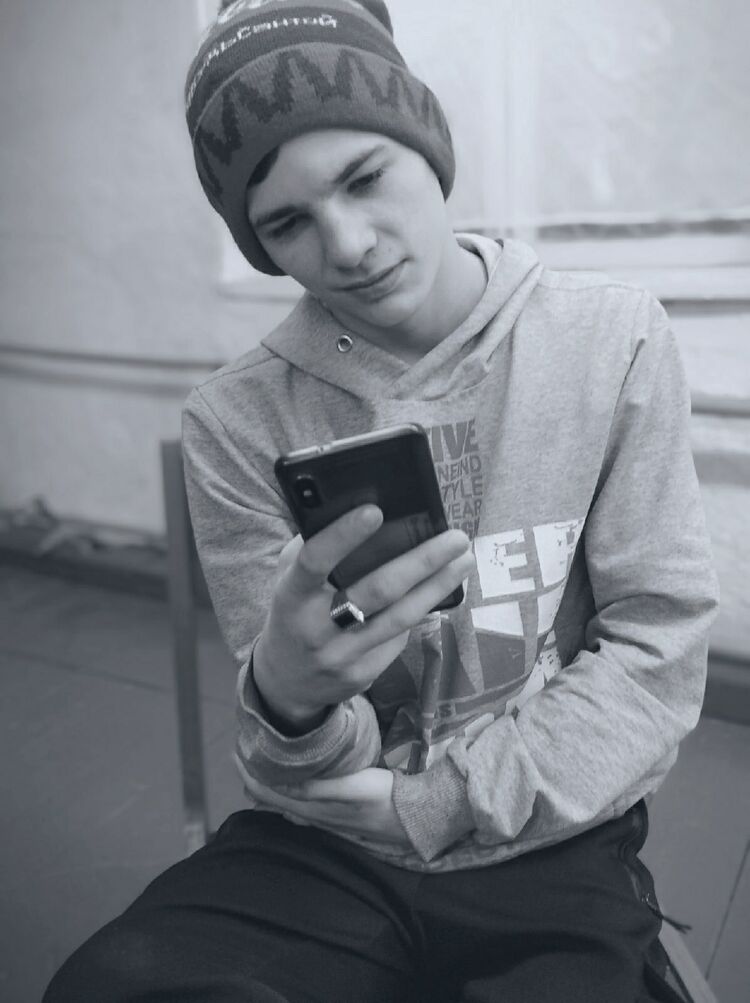  26501175  Ilya, 22 ,    