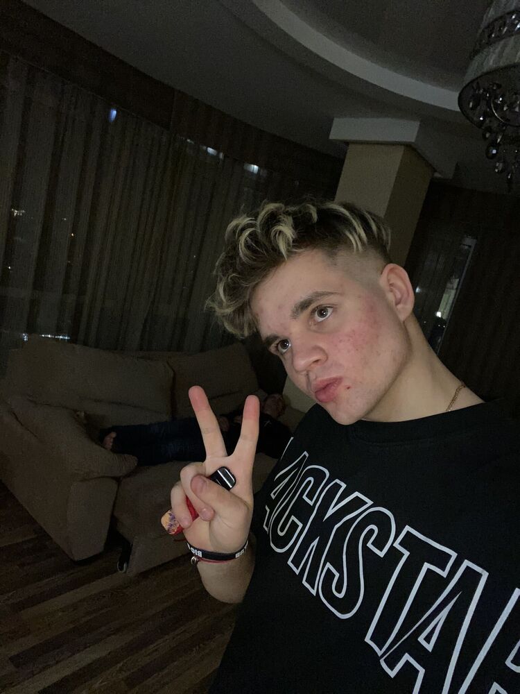  25851365  Rostislav, 24 ,    