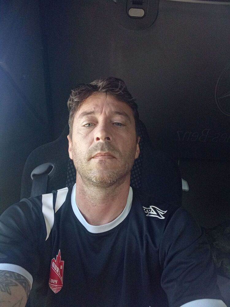  ,   Goran, 49 ,   ,   , c , 