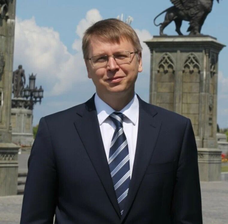  54259625  Makc, 40 ,    