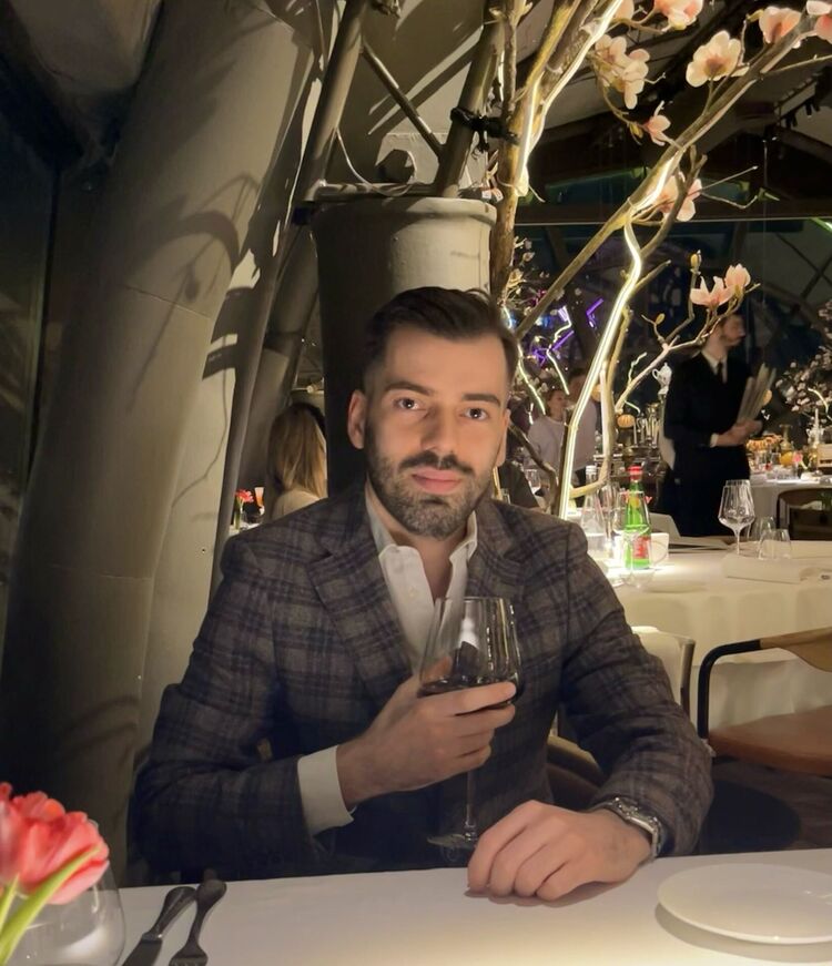  37261465  David, 33 ,    