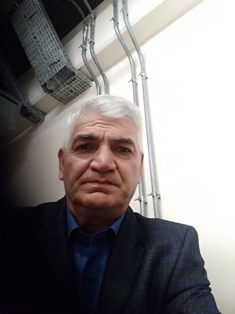  18742295  Mikayil, 62 ,    