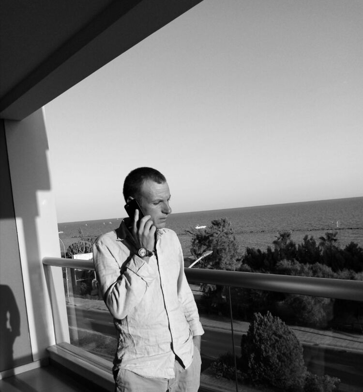  46912915  Davit, 41 ,    