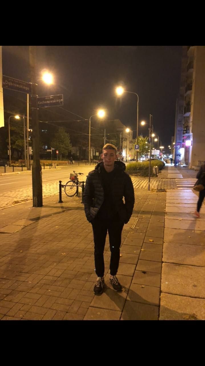  42535395  Maksym, 23 ,    