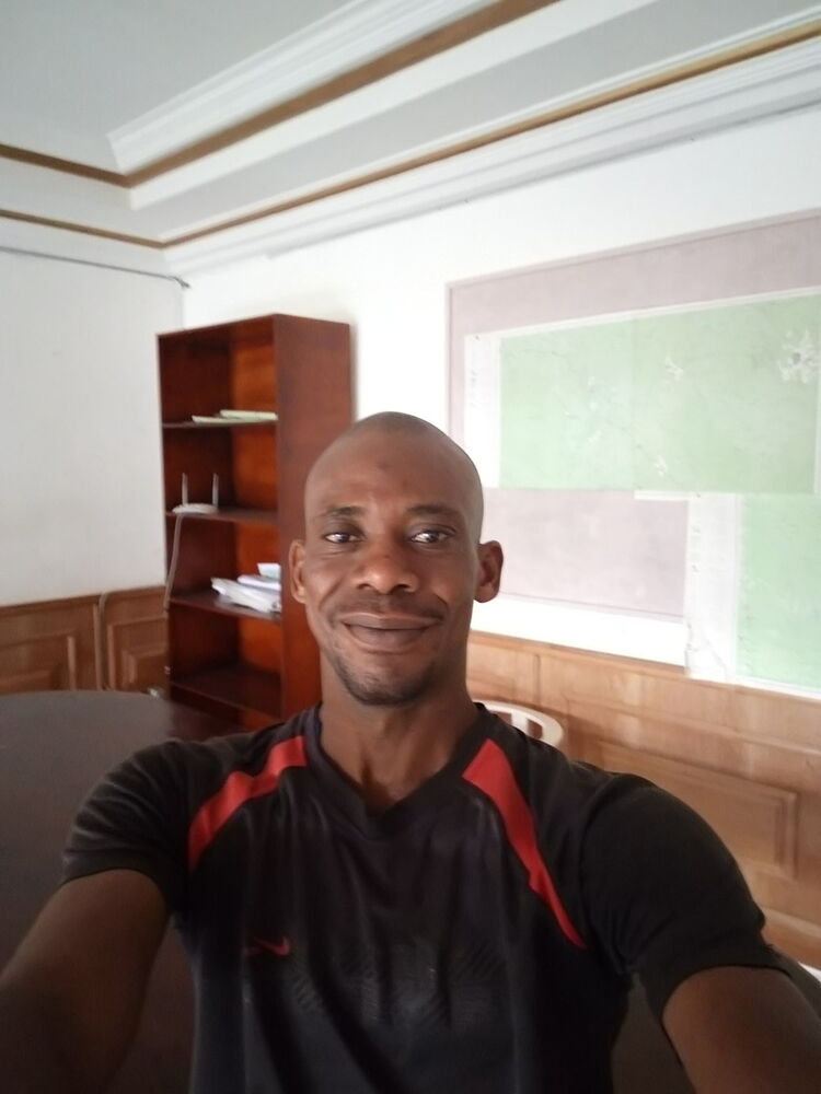  18614775  Sinaly, 40 ,    