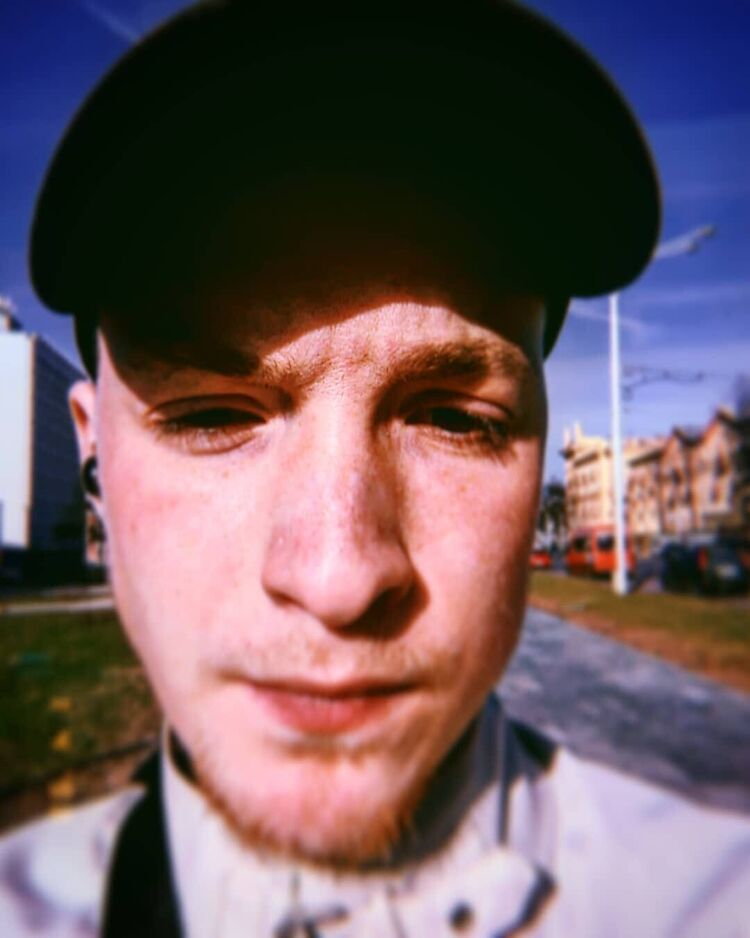  26587325  Vadim, 25 ,    