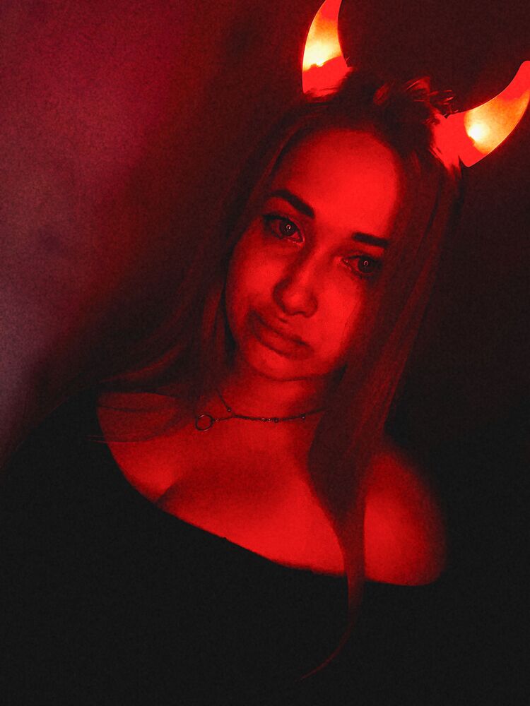  ,   Daria, 25 ,   