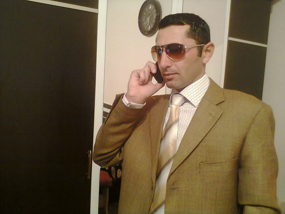  5903935  Vahid, 43 ,    