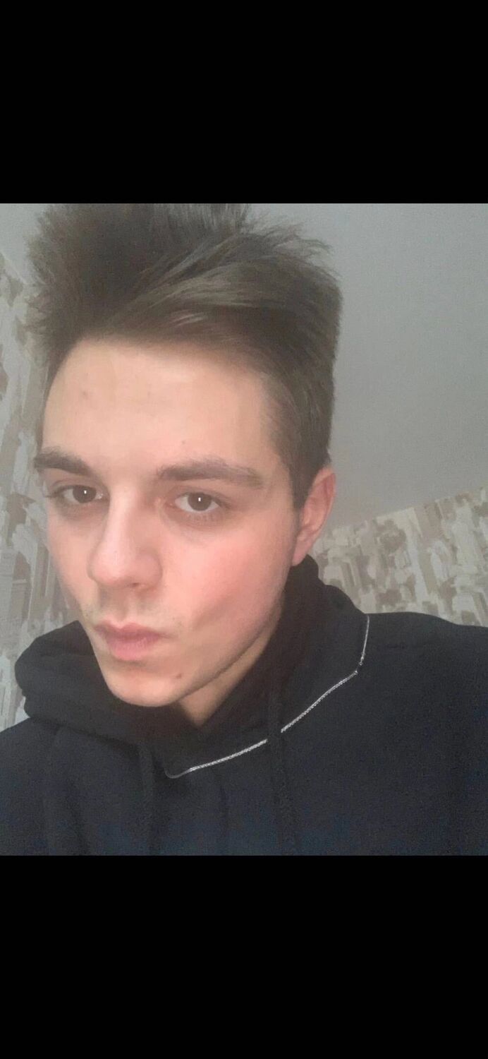  42904205  Pavel, 24 ,    