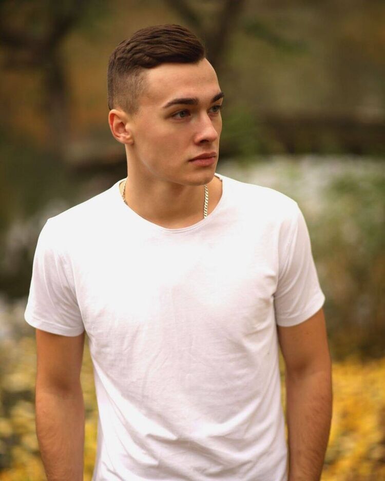  29884945  Frederik, 25 ,    