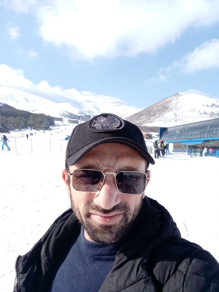  49700345  Narek, 34 ,    