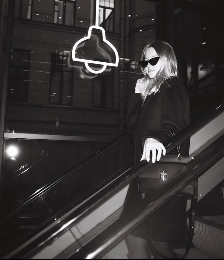  29837975  , 27 ,    -